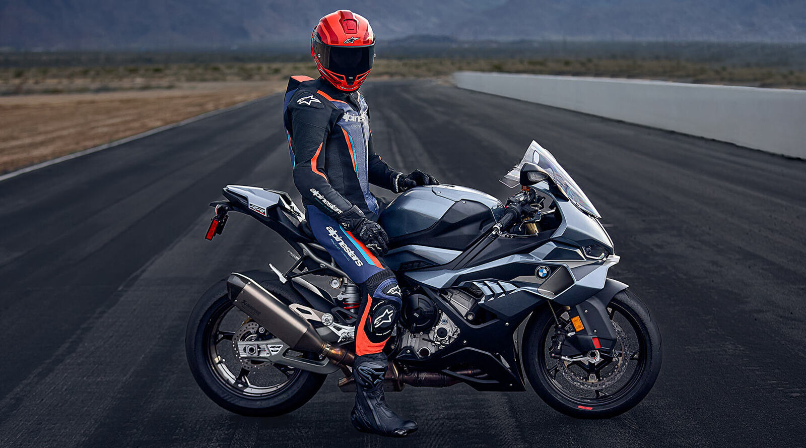 Foto: Banner _1800-x-1000_s-r10_helmet_1.jpg