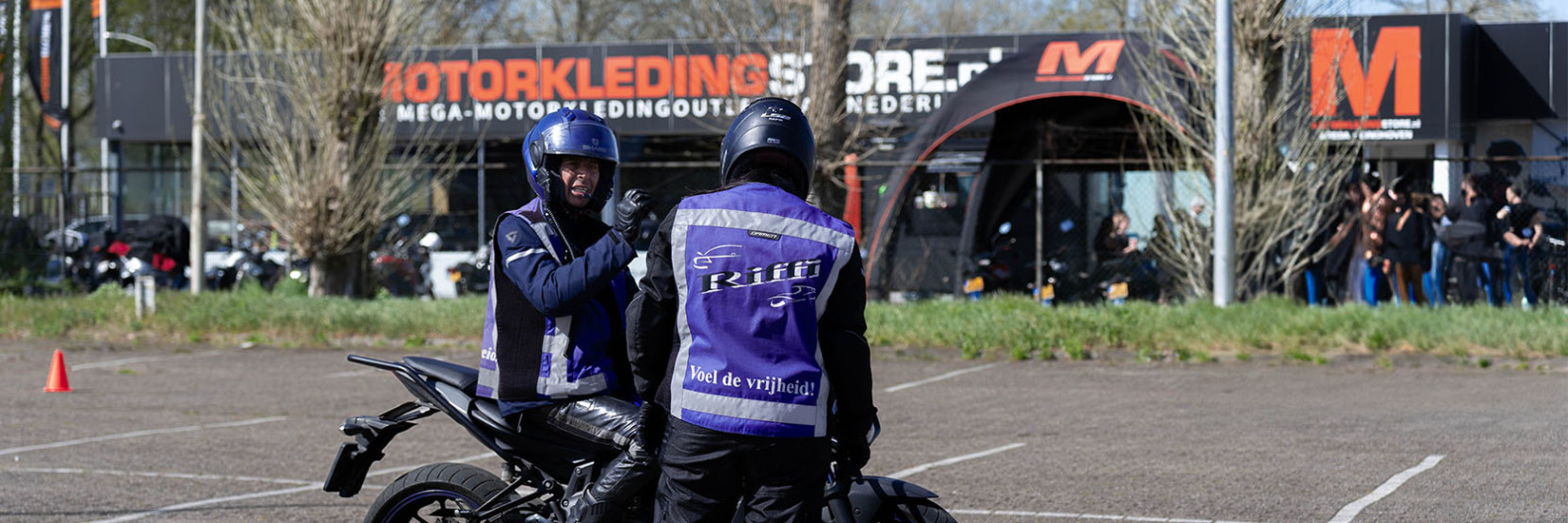 Foto: Verplichte motorkleding voor het CBR motorexamen