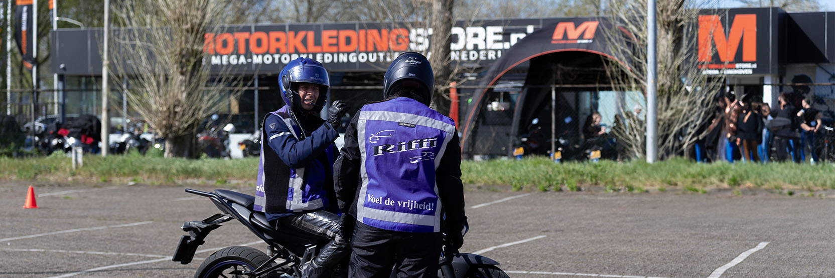Foto: Verplichte motorkleding voor het CBR motorexamen