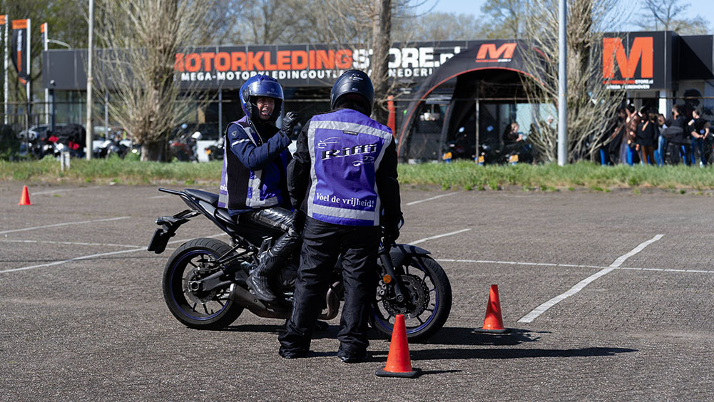Foto: Verplichte motorkleding voor het CBR motorexamen