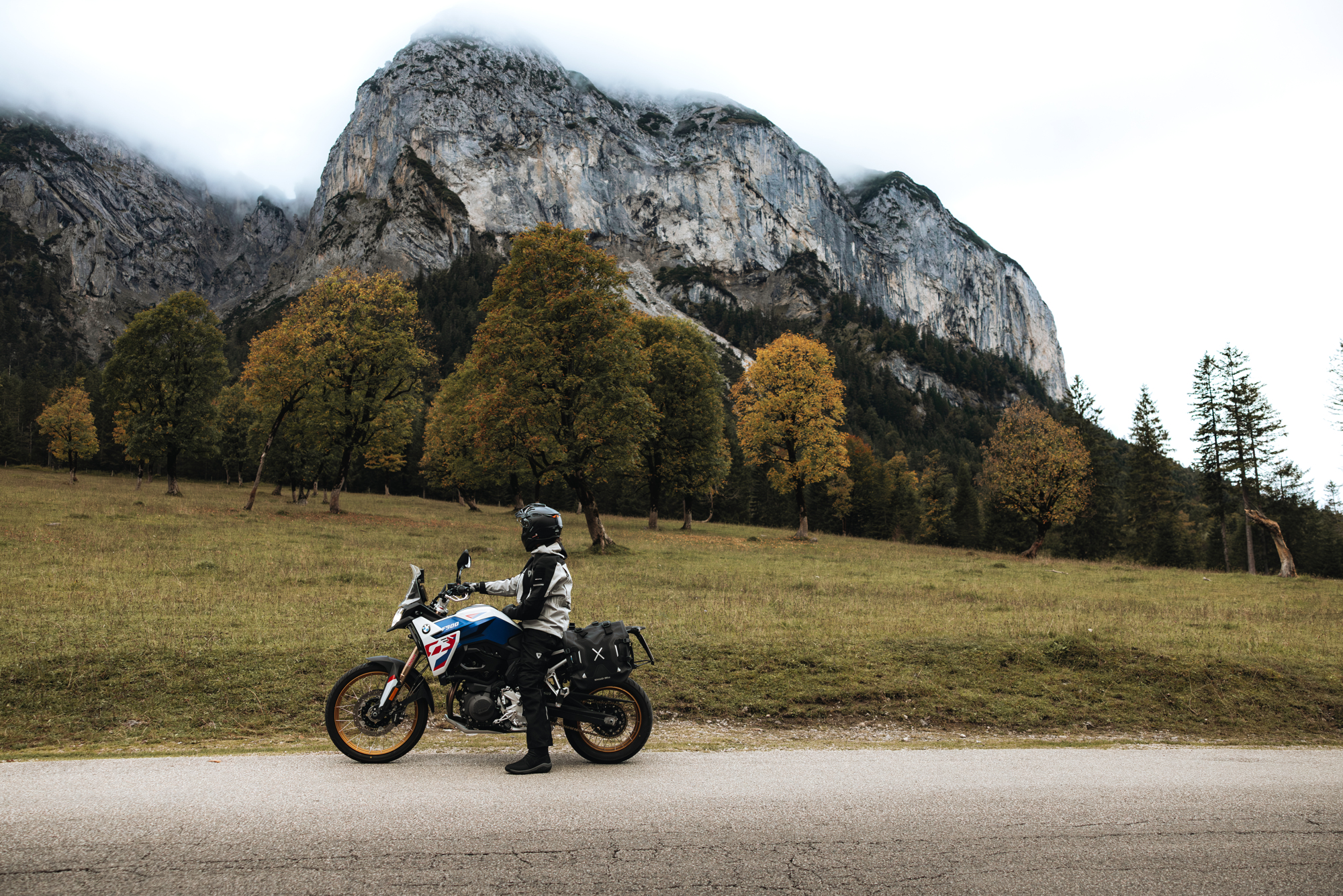 Foto: Motorrijden in de herfst: zo blijf je warm, droog en veilig
