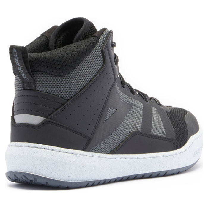 Foto: Suburb Air Motorsneakers