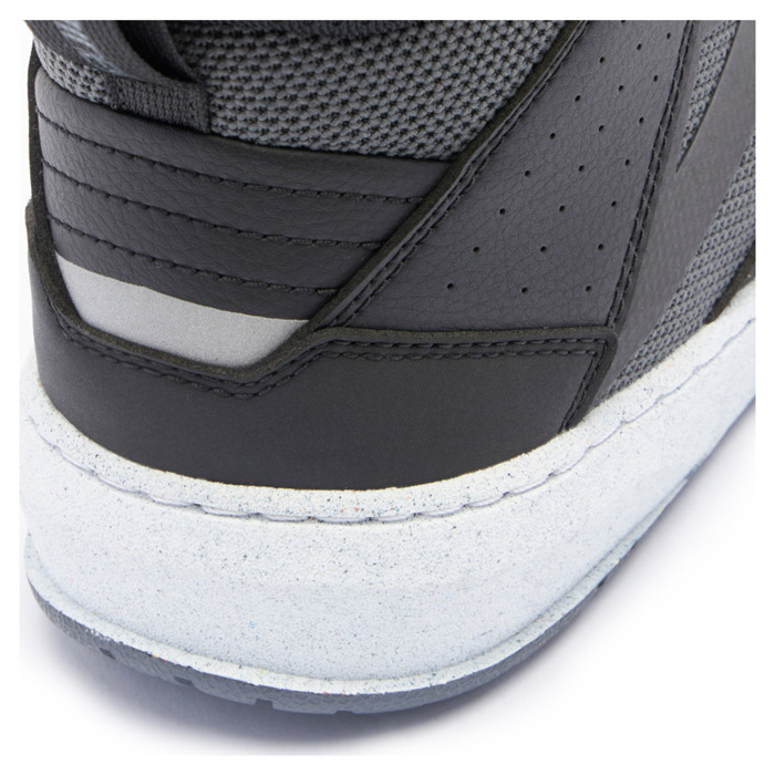 Foto: Suburb Air Motorsneakers