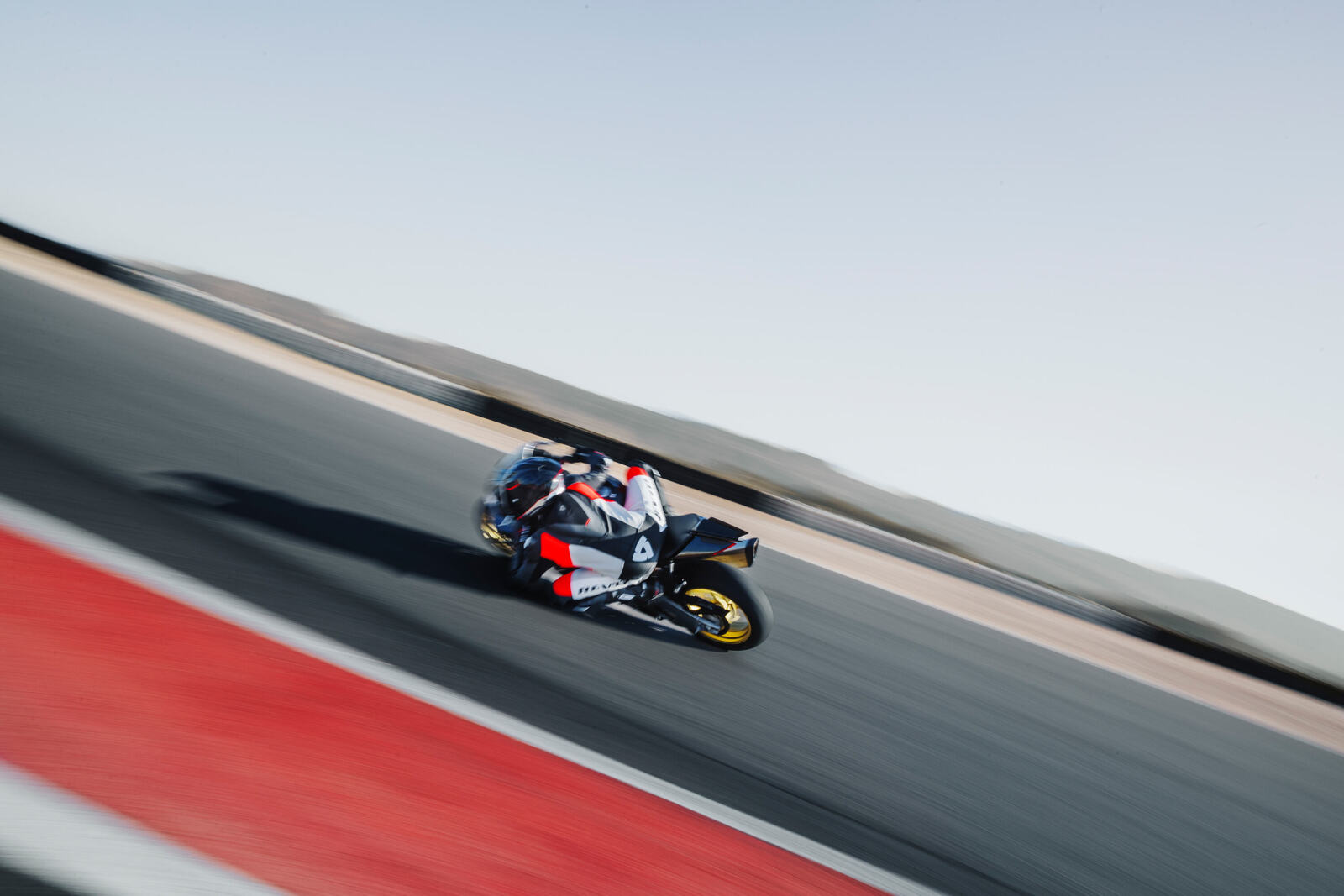 Foto: Banner ss24-rev-it--control-38.jpg
