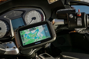 Foto: Motor navigatiesysteem vs. telefoonhouder: wat kies jij?