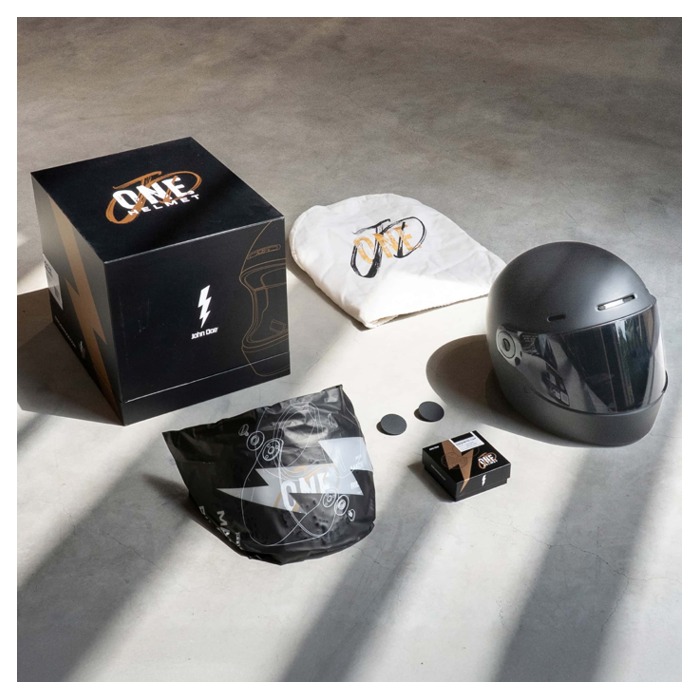 Foto: JD/One Frozen Black Integraalhelm
