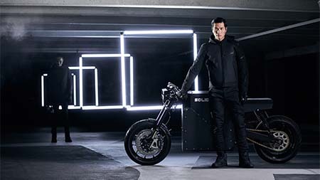 Foto: Motorrijden in het donker